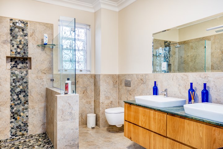6 Bedroom Property for Sale in Constantia Western Cape